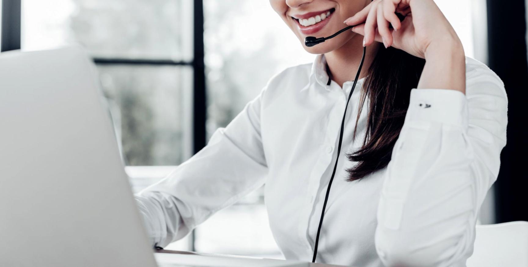 Studierende bei der Projektarbeit an Finanzprognosen